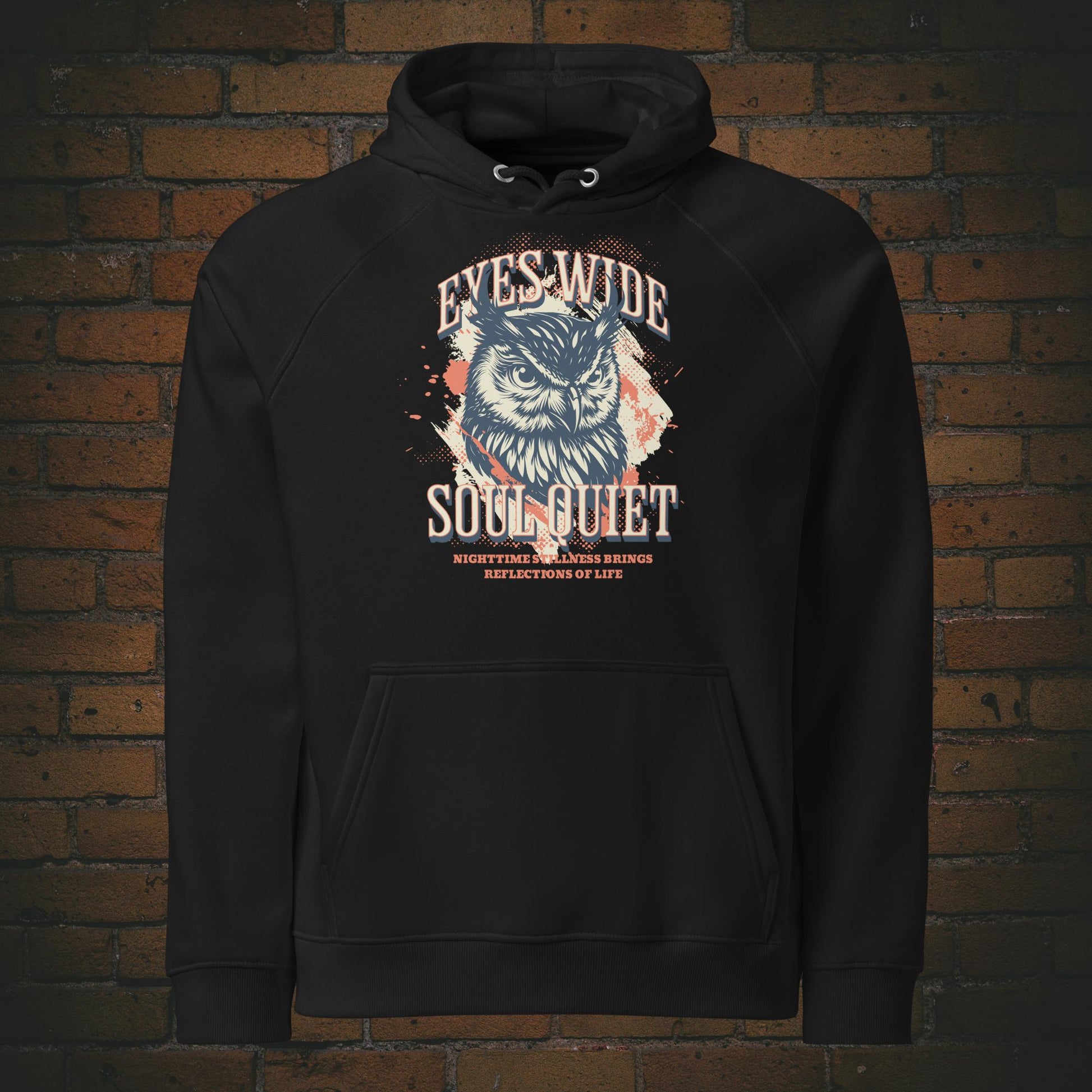 Krafttier Eule – Eyes Wide, Soul Quiet | Spirit Animal Hoodie Unisex - Druck auf Bio Baumwolle in der Farbe schwarz