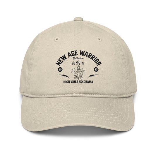 New Age Warrior Cap – Schwarzes Design  druck auf dunklen Weiß Bio Baumwolle