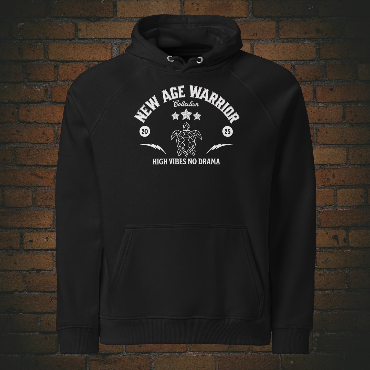 New Age Warrior Hoodie – High Vibes No Drama Design weiss Druck auf Bio Baumwolle schwarz