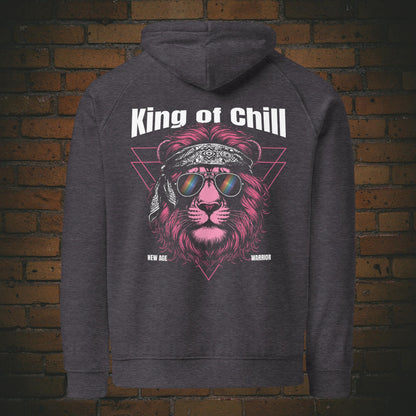 New Age Warrior Hoodie – King of Chill Löwe | Unisex Bio Baumwolle in der Farbe dunkelgrau - Druck auf dem Rücken