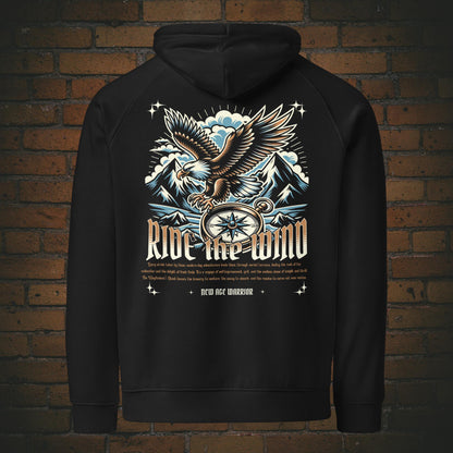New Age Warrior Hoodie – Ride the Wind Adler Rückendruck | Druck auf Bio Baumwolle in der Farbe schwarz