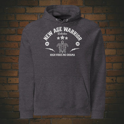 New Age Warrior Hoodie – Ride the Wind Adler Vorderseite | Druck auf Bio Baumwolle in der Farbe dunkelgrau