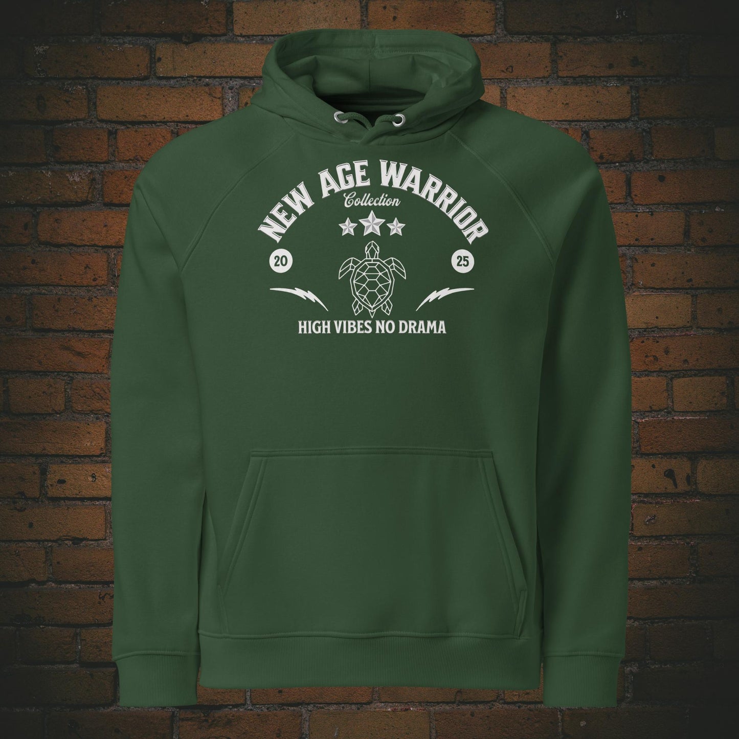 New Age Warrior Hoodie – Ride the Wind Adler Vorderseite | Druck auf Bio Baumwolle in der Farbe grün
