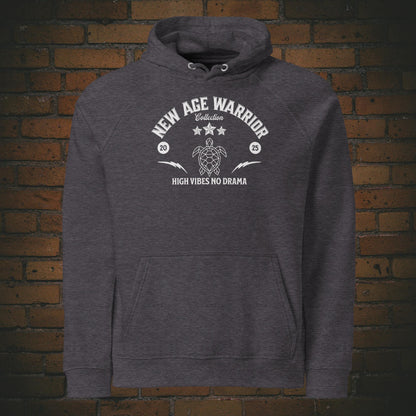 New Age Warrior Hoodie – Turtle Design I’m in Sync | Bio Baumwolle in der Farbe dunkelgrau - Druck auf der Brust