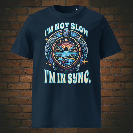 New Age Warrior T-Shirt – Turtle Design I’m in Sync | Bio Baumwolle in der Farbe dunkelblau