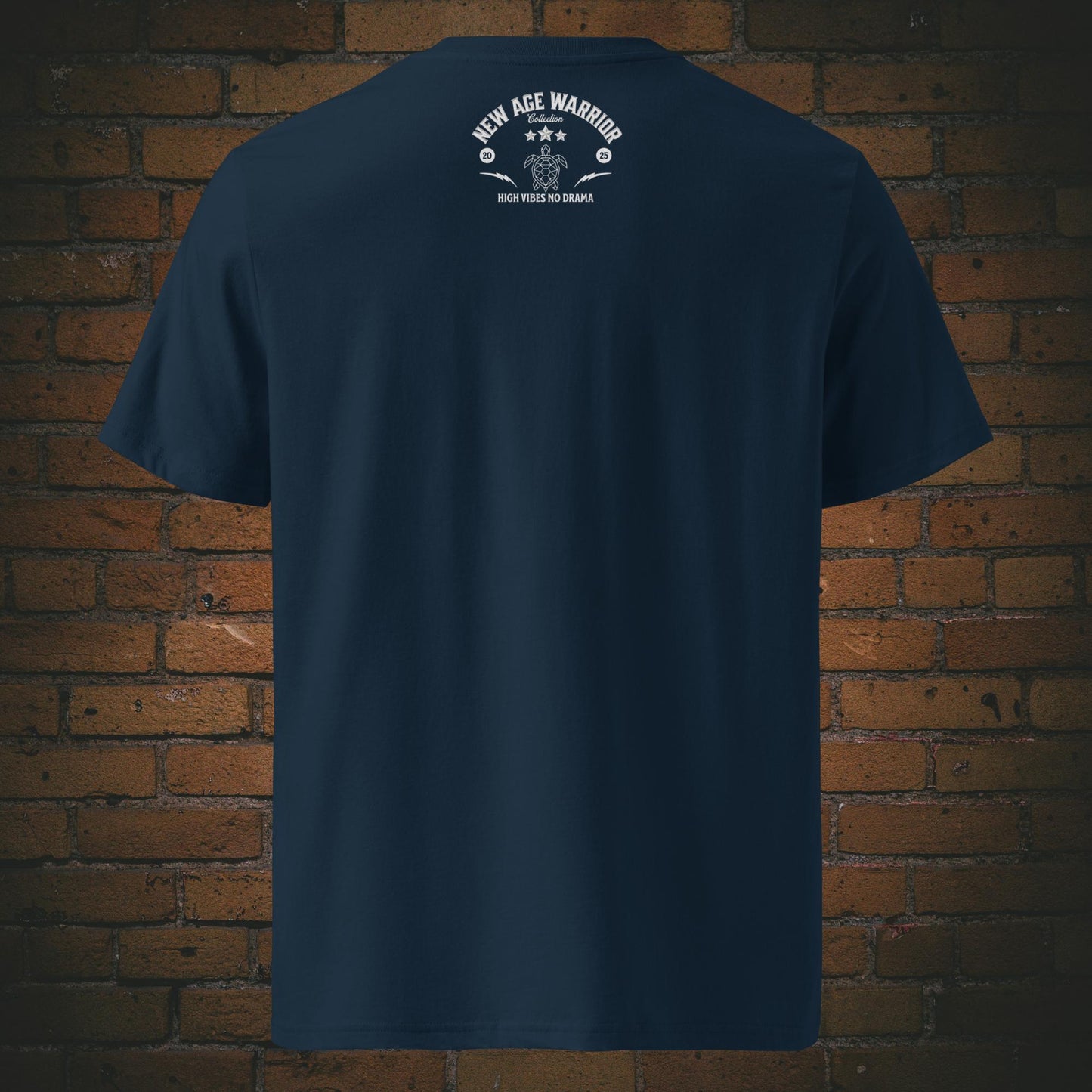 New Age Warrior T-Shirt – Turtle Design I’m in Sync | Bio Baumwolle in der Farbe dunkelblau - Druck auf dem Rücken