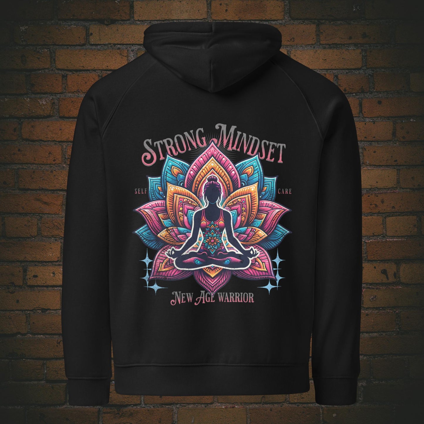 Strong Mindset Hoodie Unisex Biobaumwolle – Yoga Lotus Design | New Age Warrior in der Farbe schwarz 