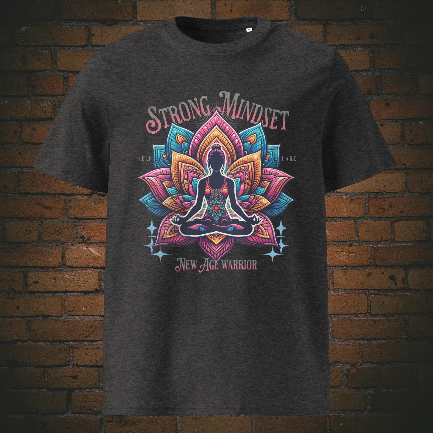 Strong Mindset T-Shirt Unisex Bio Baumwolle – Yoga Lotus Design | New Age Warrior Kollektion in der Farbe dunkelgrau 