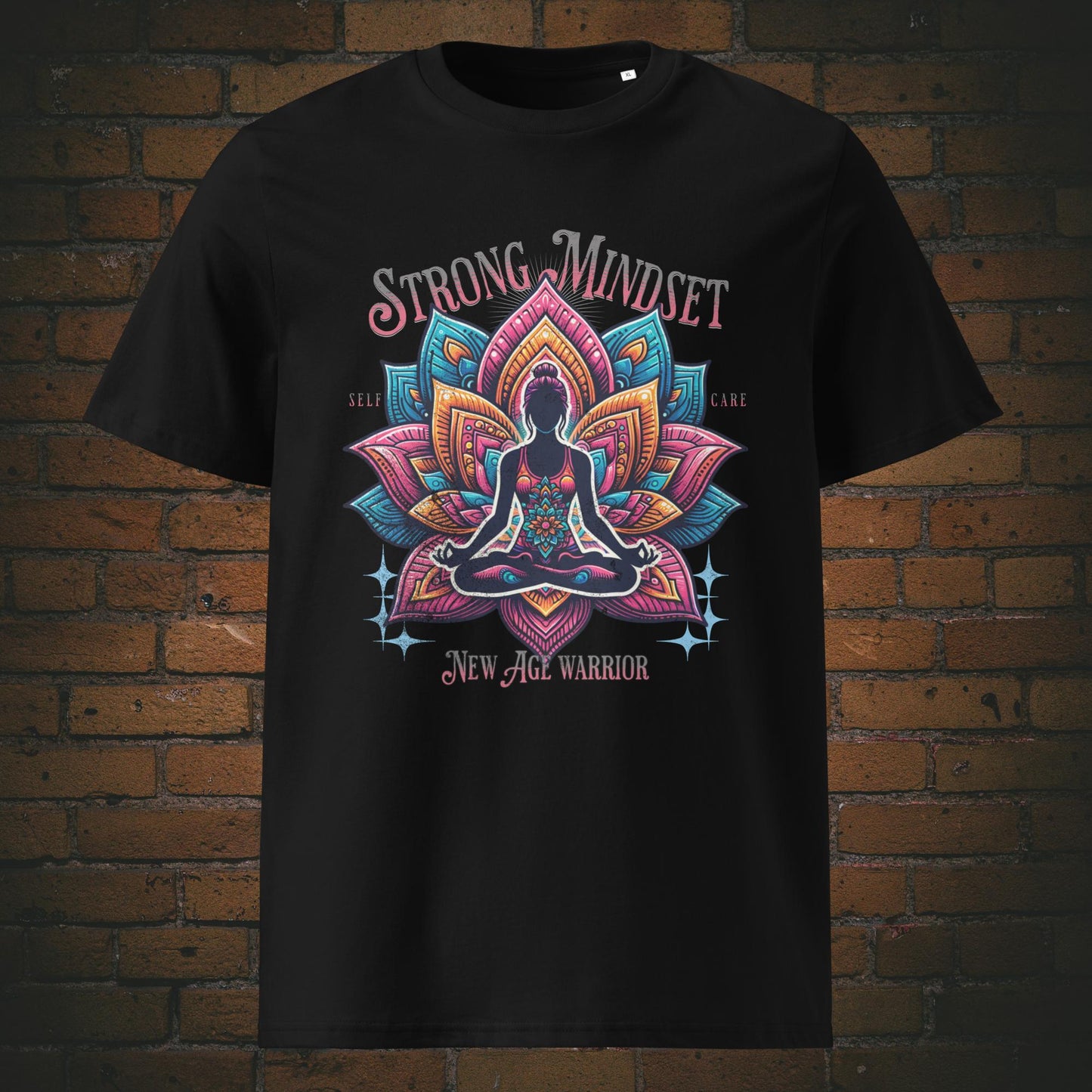 Strong Mindset T-Shirt Unisex Bio Baumwolle – Yoga Lotus Design | New Age Warrior Kollektion in der Farbe schwarz