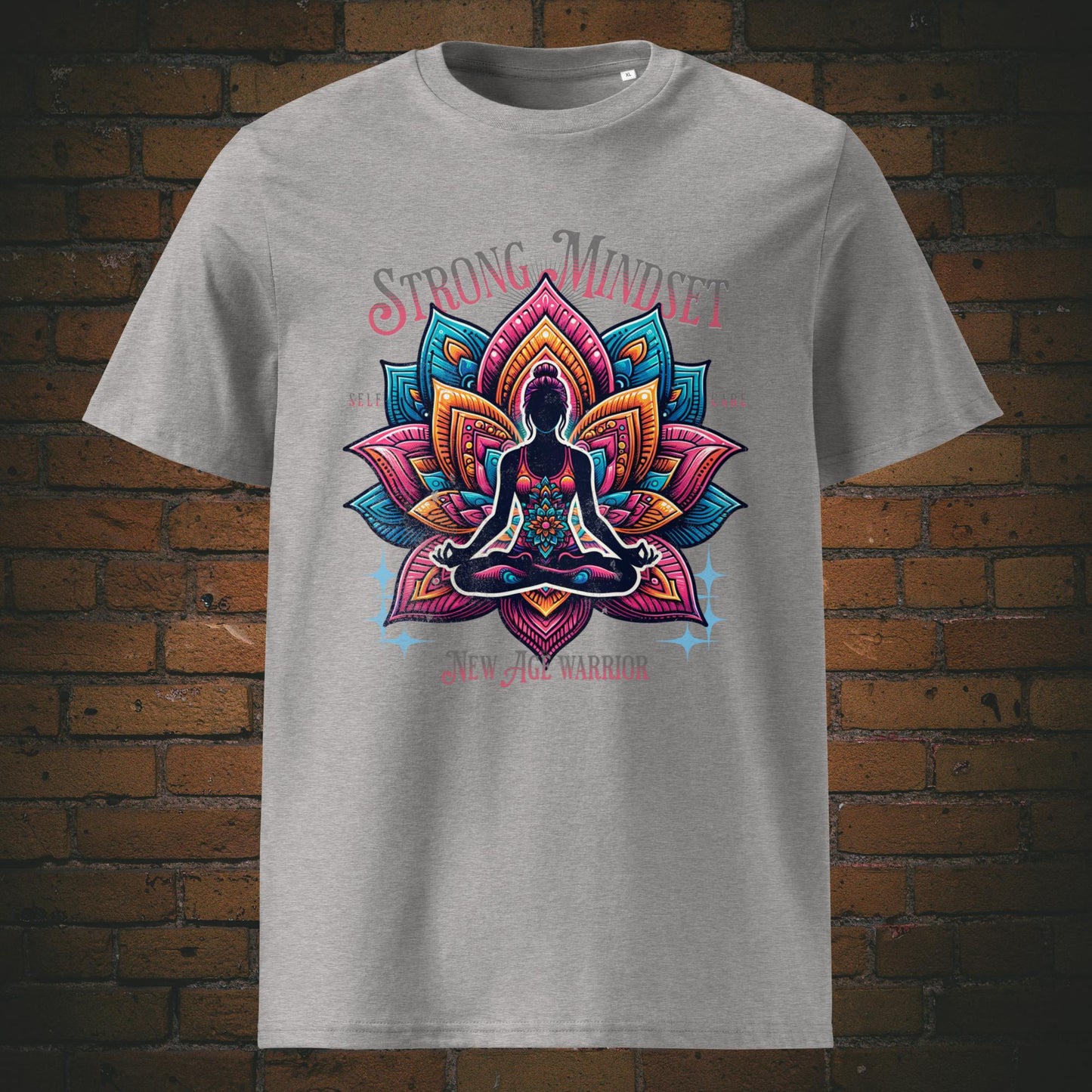 Strong Mindset T-Shirt Unisex Bio Baumwolle – Yoga Lotus Design | New Age Warrior Kollektion in der Farbe hellgrau 