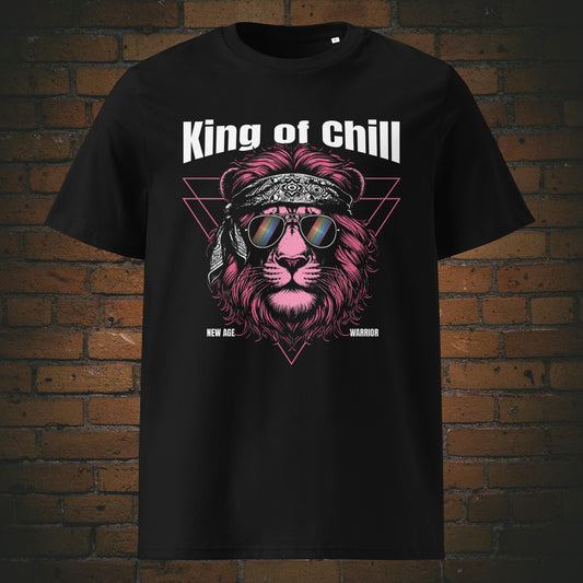 T-Shirt Unisex – King of Chill Löwe | Bio Baumwolle in der Farbe schwarz aus der New Age Warrior Kollektion - Druck auf der Brust